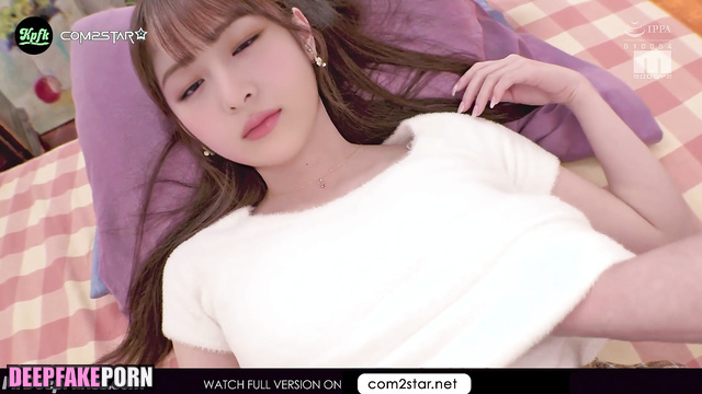 He gently caresses her body with his hands - Huh Yunjin (허윤진 르세라핌) fake