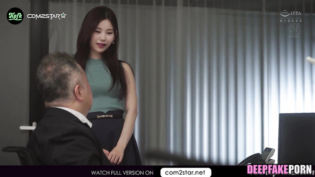 Boss of Yeji 예지 asks her to stay after work to have wild sex 섹스 ITZY 있지