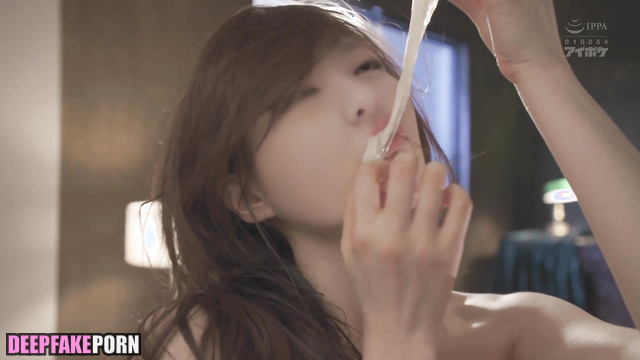 She eating something wet - Yuna fake celebrity porn 유나 있지 [PREMIUM]