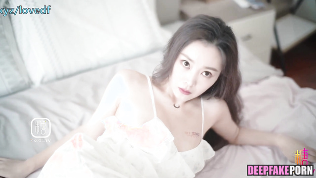 She wants to be fucked by this stranger / Song Yi (宋轶 假名人色情片) real fake