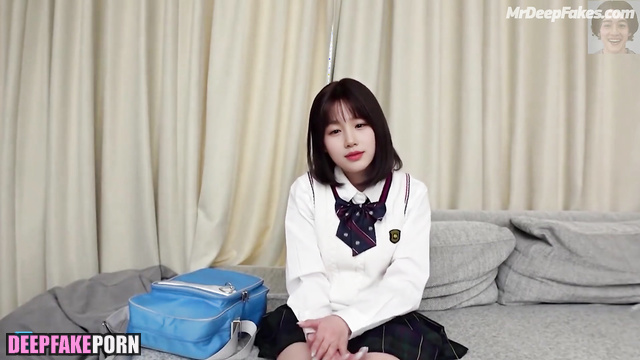 Teen and her firsr bed experience - Haewon (해원 엔믹스) internet celebrity