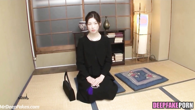 Skinny Zhu Zhu (朱珠 智能換臉) allowed herself to be touched, face swap