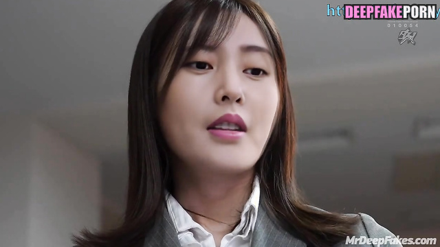 Strict boss 张天爱 Zhang Tianai allows him to kiss her feet 中国人 (Chinese)