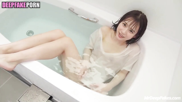 Spend weekend on the beach in company of nude and sexy 芳根 京子 Kyoko Yoshine ヌード