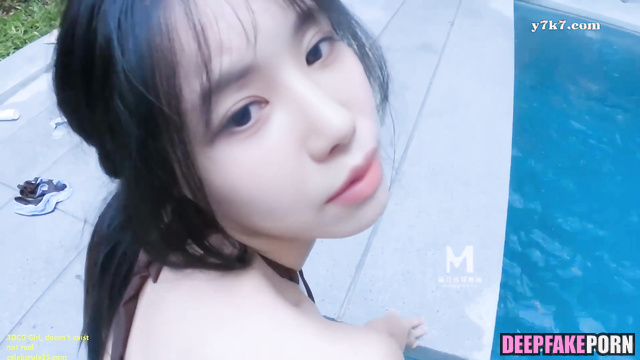 Boyfriend filming their sex in the pool, watch it アイズワン ポルノ Eunbi A.I.