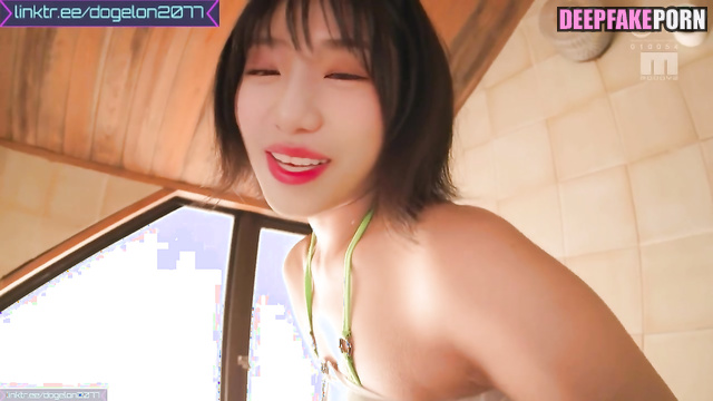 アイズワン インターネットの有名人 she is going to shower her boy / Yuri smart face change