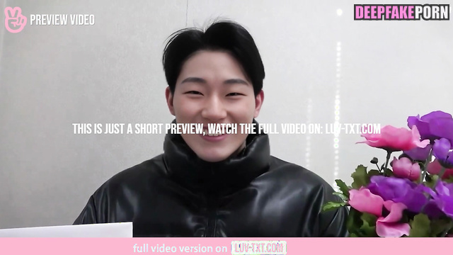 Handsome brunet came to his girlfriend to give her flowers, ai San 산 에이티즈