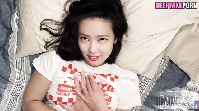 He doing something dirty at the bottom of her belly, ai Jennie 제니 블랙핑크