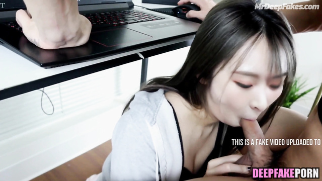 Elkie Chong CLC: blowjob in the office - artificial intelligence (엘키 씨엘씨 사까시 인공 지능)
