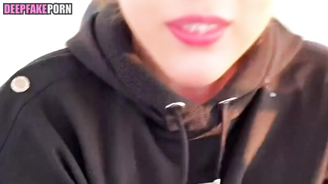 Sexy idol IU sucking dick in public (섹시한 아이돌 아이유 빨다)