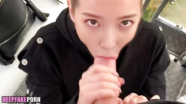 Sexy idol IU sucking dick in public (섹시한 아이돌 아이유 빨다)