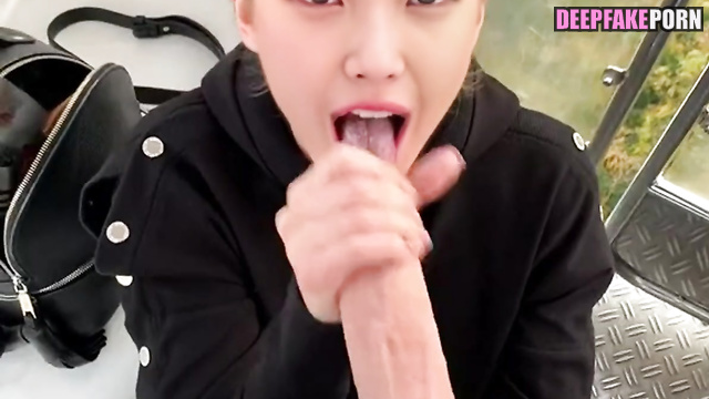 Sexy idol IU sucking dick in public (섹시한 아이돌 아이유 빨다)