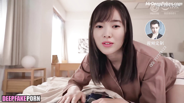 Sexy idol Song Hye-kyo with naked breasts (섹시한 아이돌 송혜교 가슴)