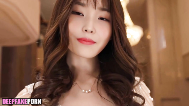 IU 이지은 Lee Ji Eun 은 두 번째로 편안함을 제공합니다.