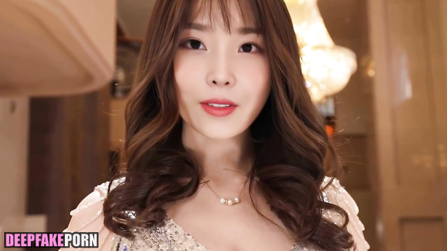 IU 이지은 Lee Ji Eun 은 두 번째로 편안함을 제공합니다.