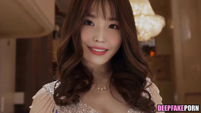 IU 이지은 Lee Ji Eun 은 두 번째로 편안함을 제공합니다.