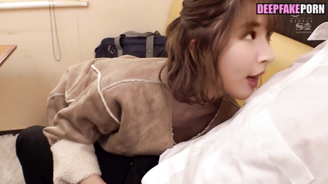 DeepFake Taiwanese Super Lisa teases a shy guy = 智能換臉 林莎 戏弄家伙