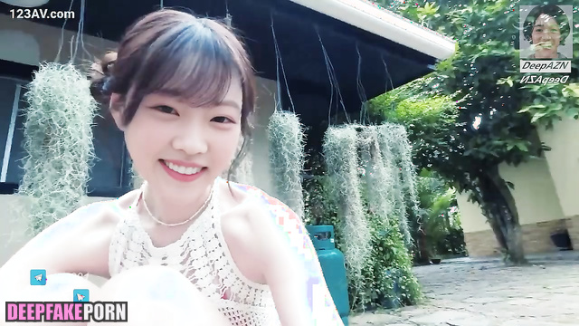 Real fake Stella ハーツトゥーハーツ Hearts2Hearts - Skinny naked babe