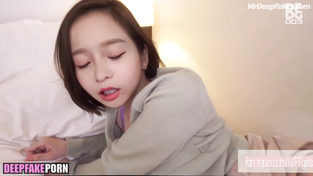 Face swap porn / Cute doll Zamy plays your dick with her feet 奎丁 换脸色情 脚交 性别