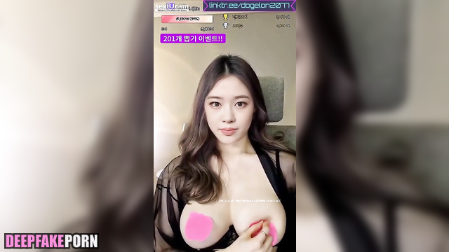 AI kpop star Yujin shows off her boobs 인공 지능 케이팝 스타 아이즈원 안유진 스트립 쇼